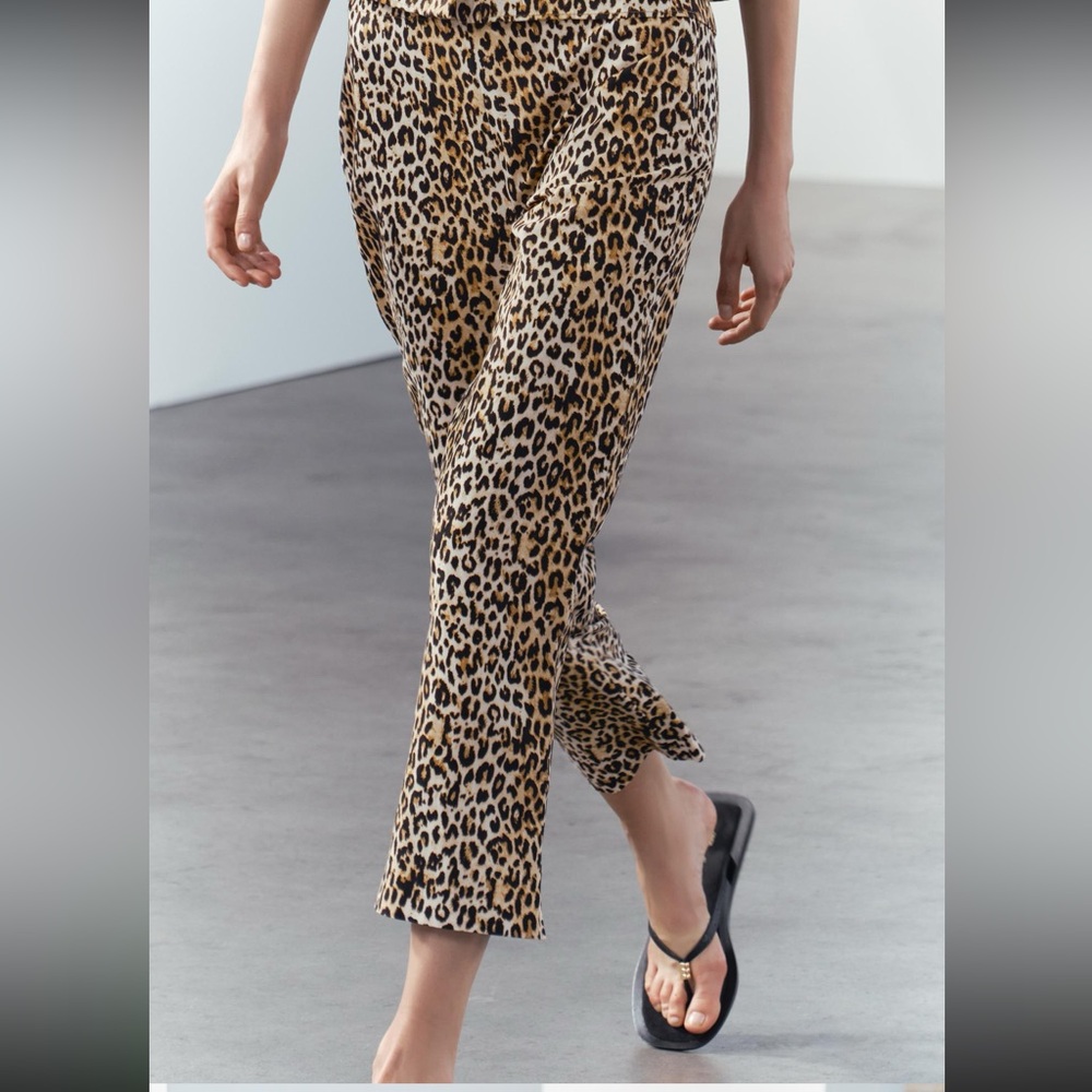 LEOPARD ANIMAL PRINT CAPRI PANTS